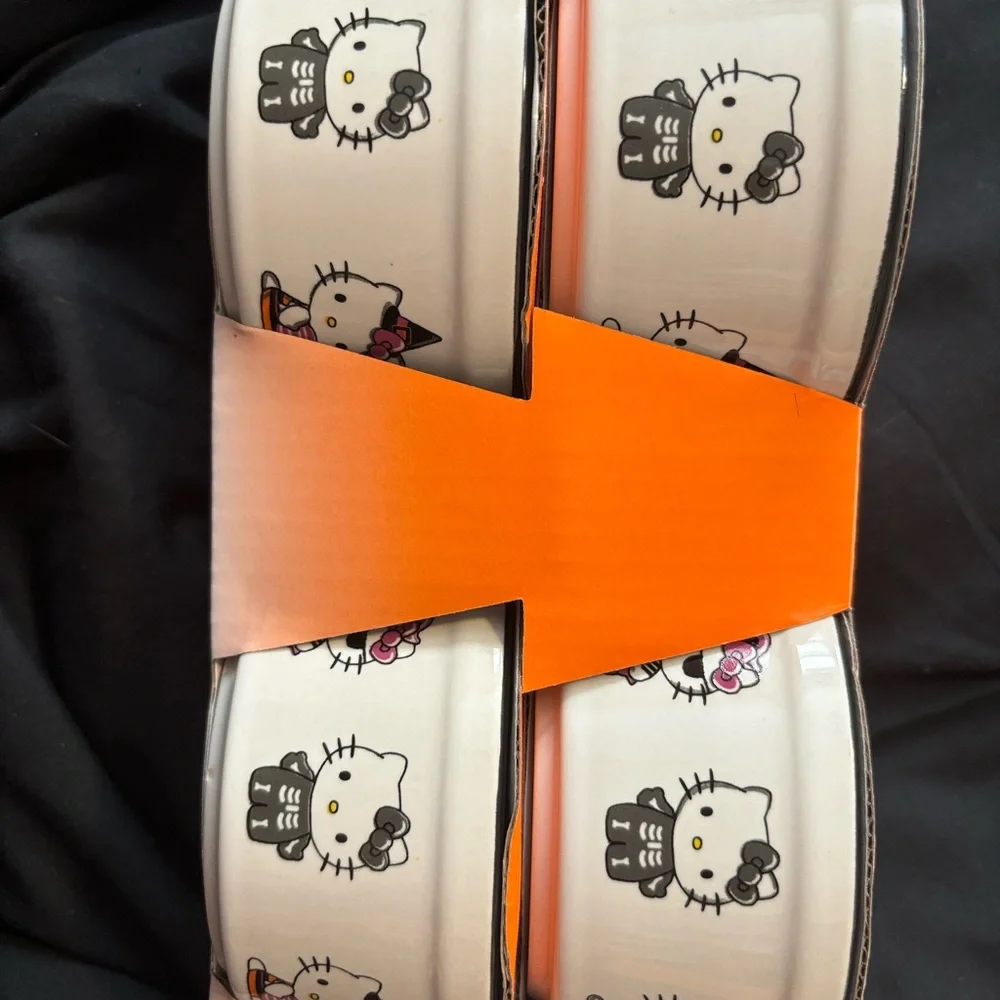 Hello Kitty Ramekins - Picture 2 of 3